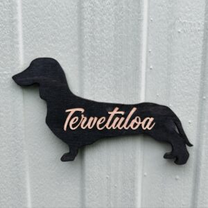 Mäyräkoira-ovikyltti