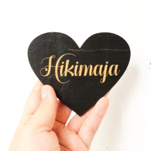Hikimaja -kyltti